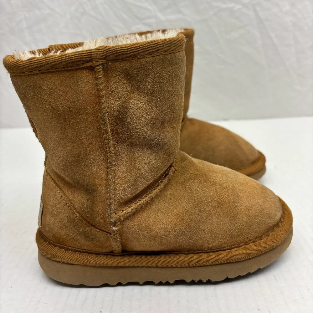 Classic boots little girl SZ 3, box 2